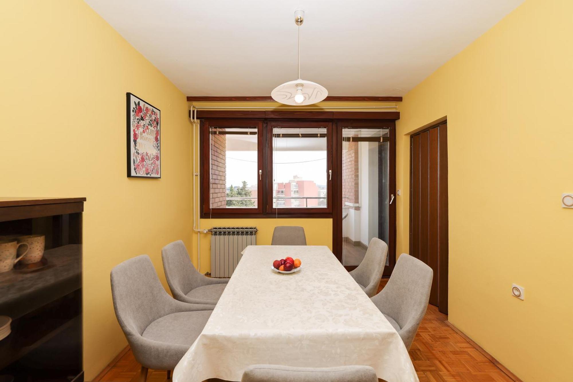 Apartman Three Bedroom Tesla Maraska *