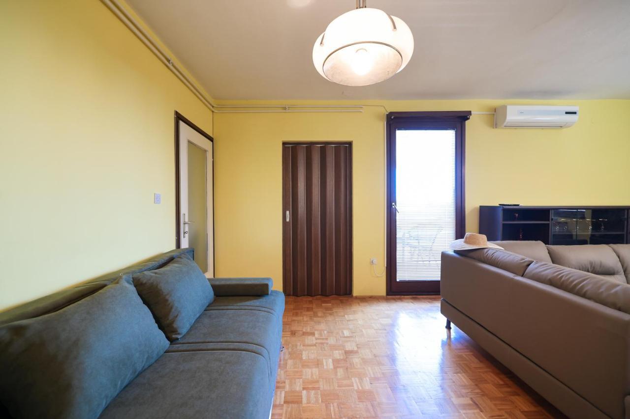 Three Bedroom Tesla Maraska * Zadar