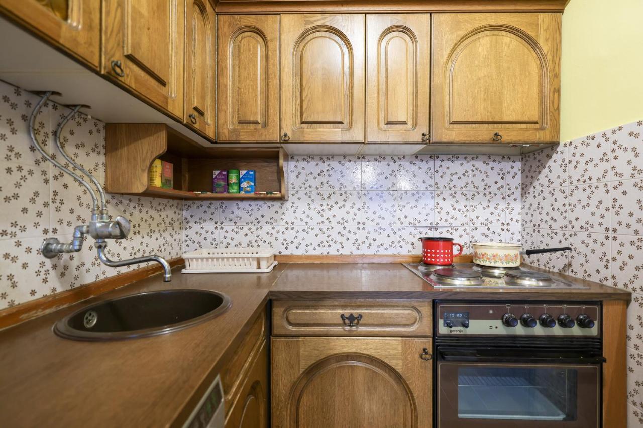 Three Bedroom Tesla Maraska Apartment *