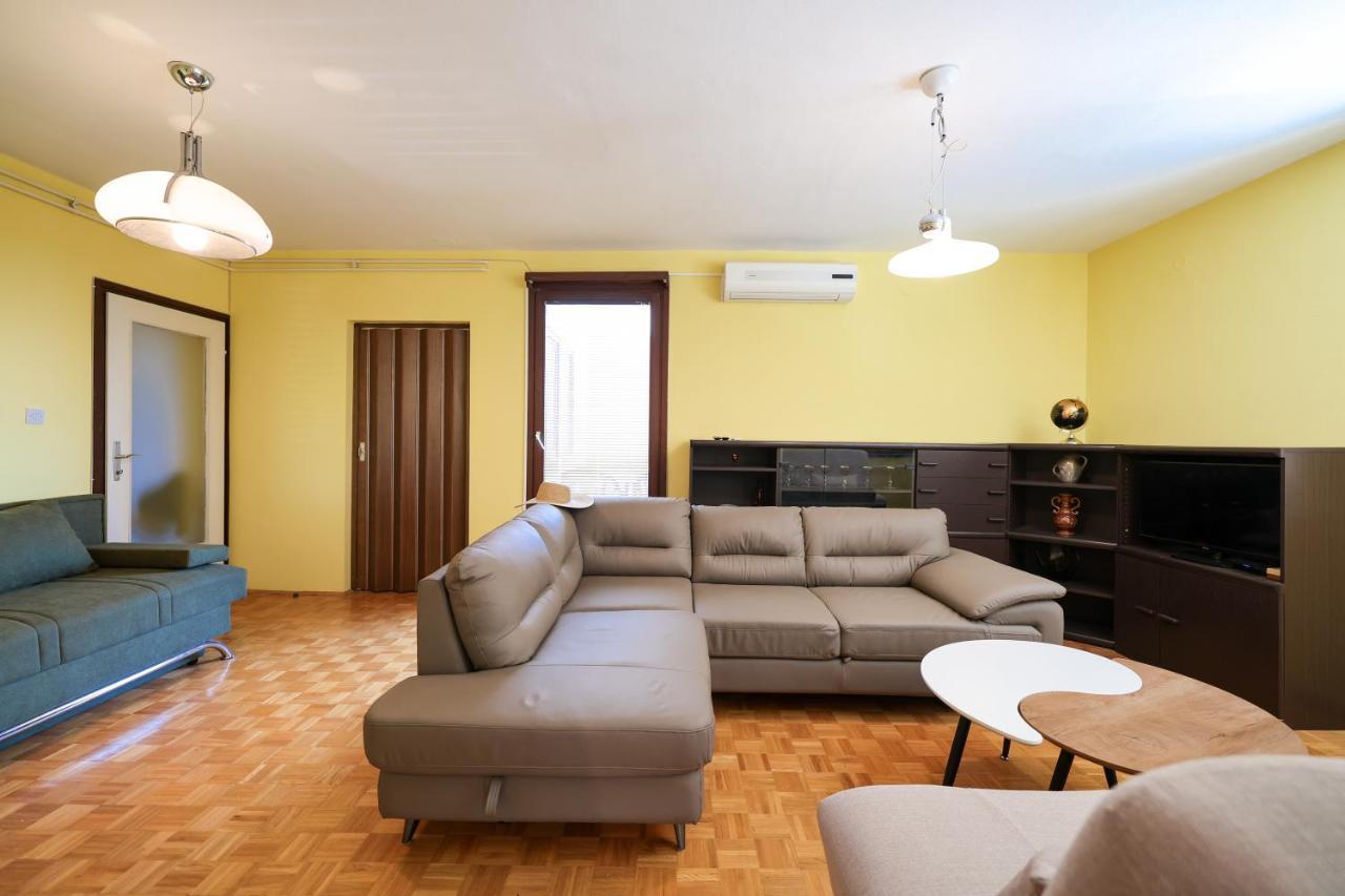 Apartment Three Bedroom Tesla Maraska
