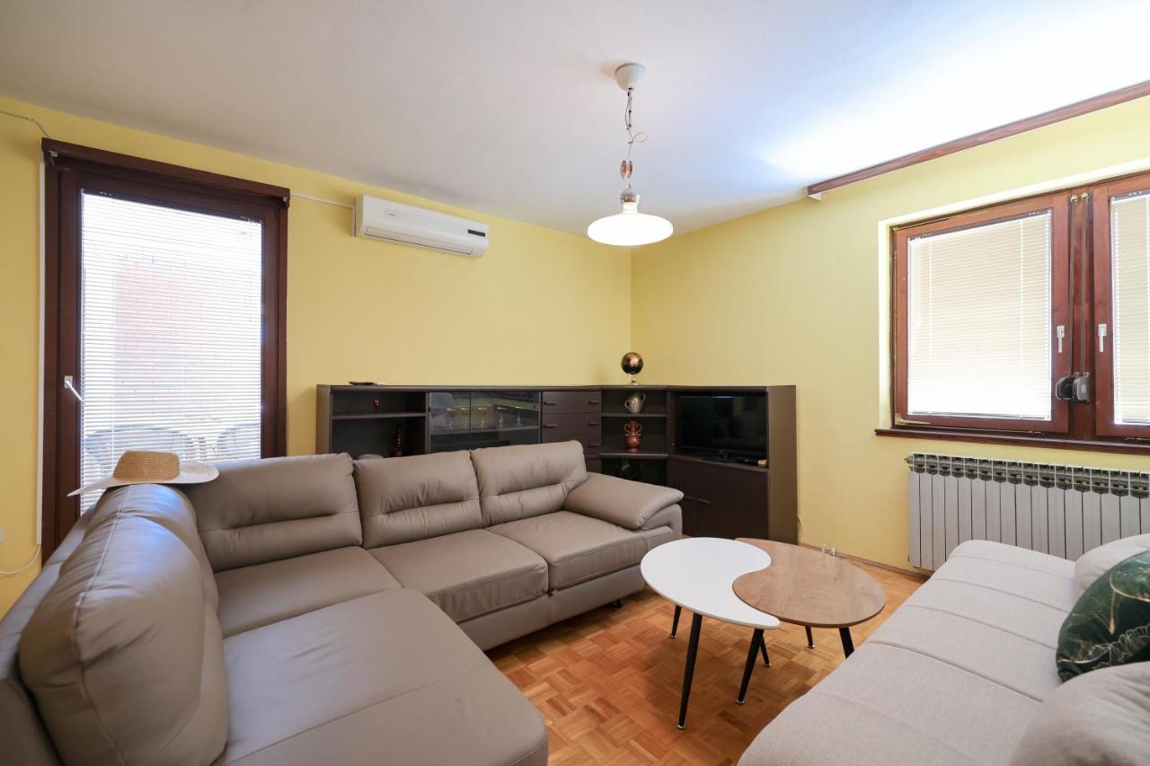 Three Bedroom Tesla Maraska Apartment Zadar