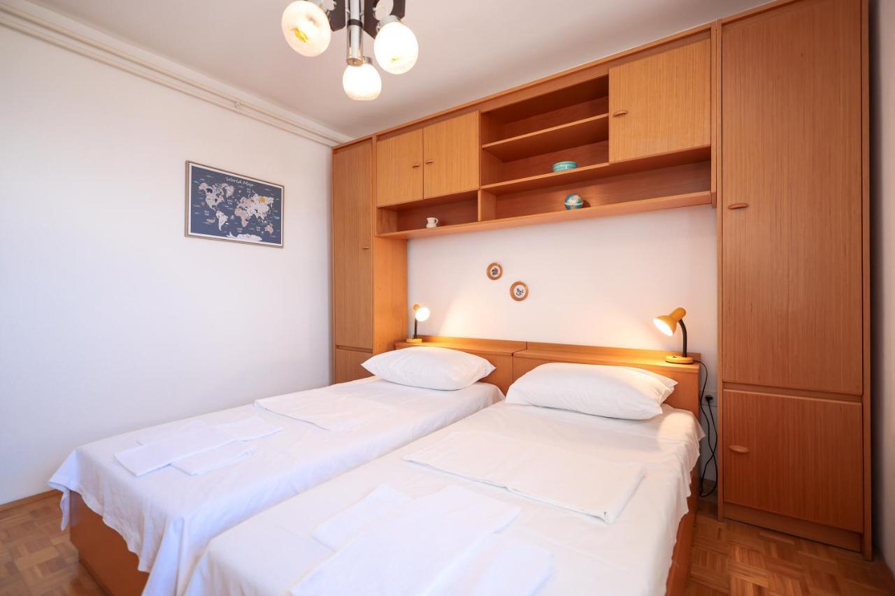 Three Bedroom Tesla Maraska Apartment *