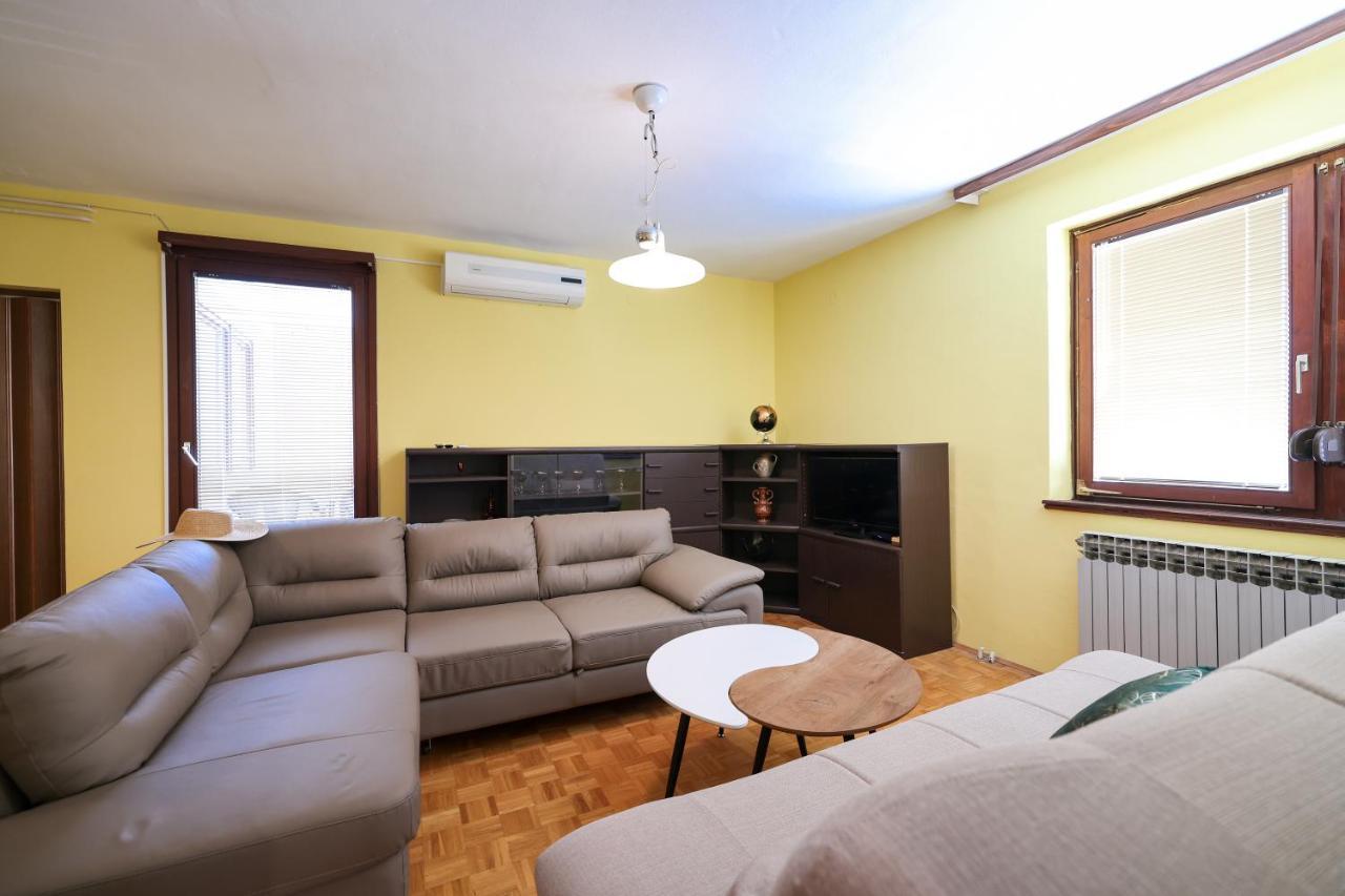 Three Bedroom Tesla Maraska * Zadar