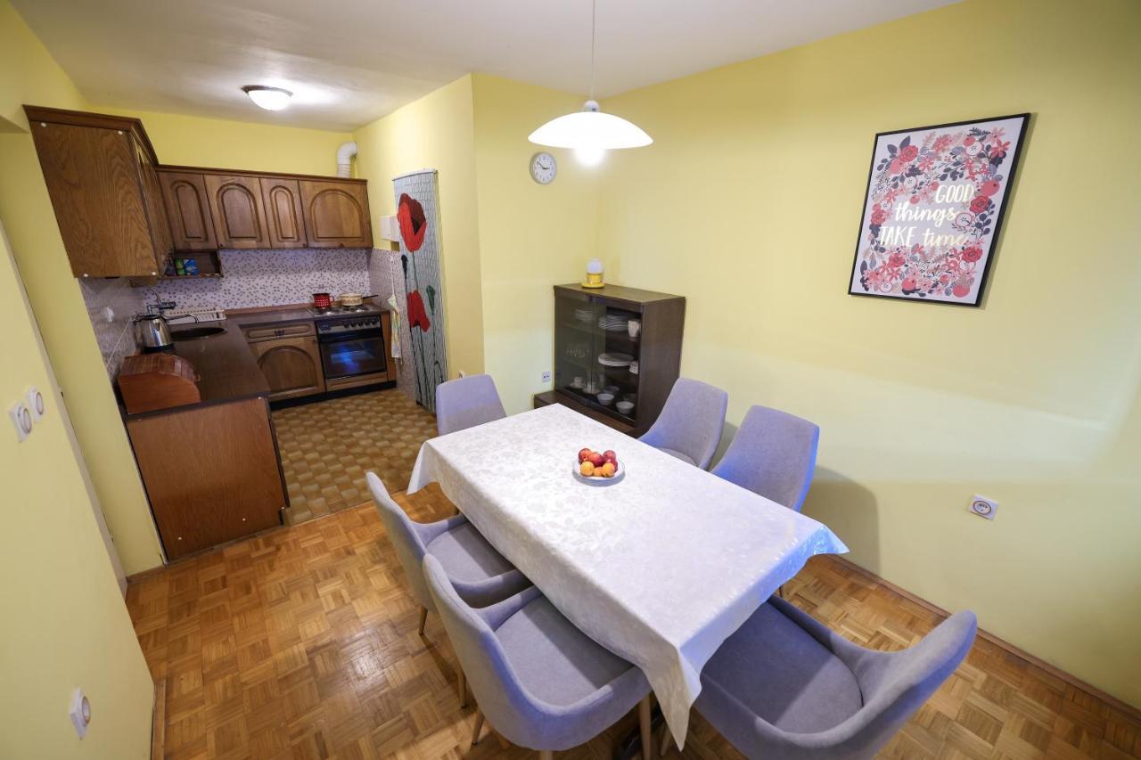 Apartment Three Bedroom Tesla Maraska