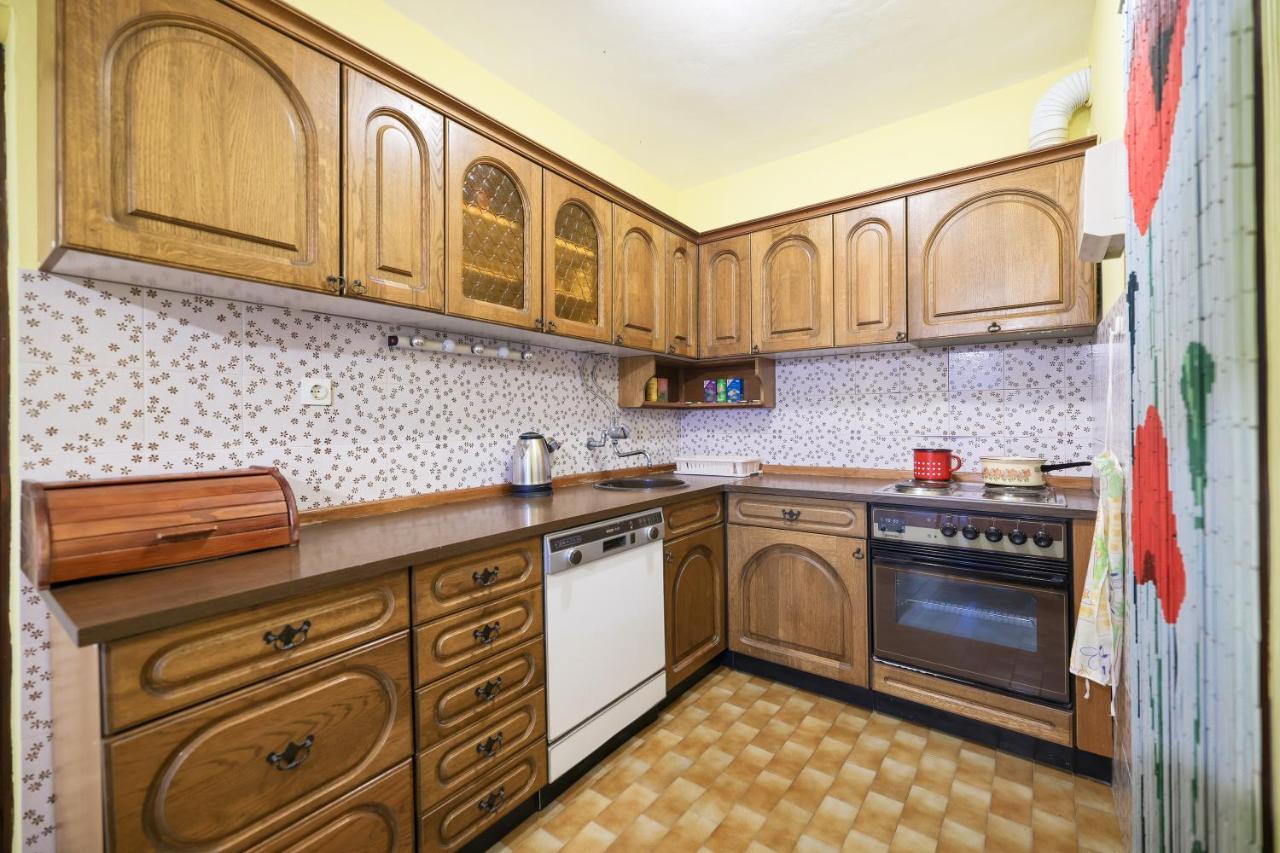 Three Bedroom Tesla Maraska Apartment *