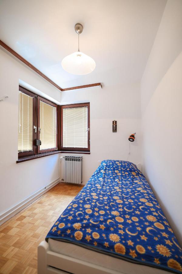 Three Bedroom Tesla Maraska Apartment *