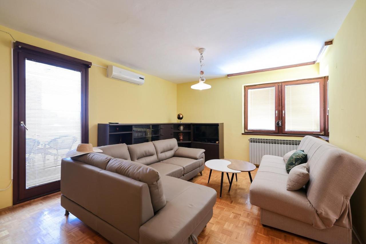 Apartment Three Bedroom Tesla Maraska *