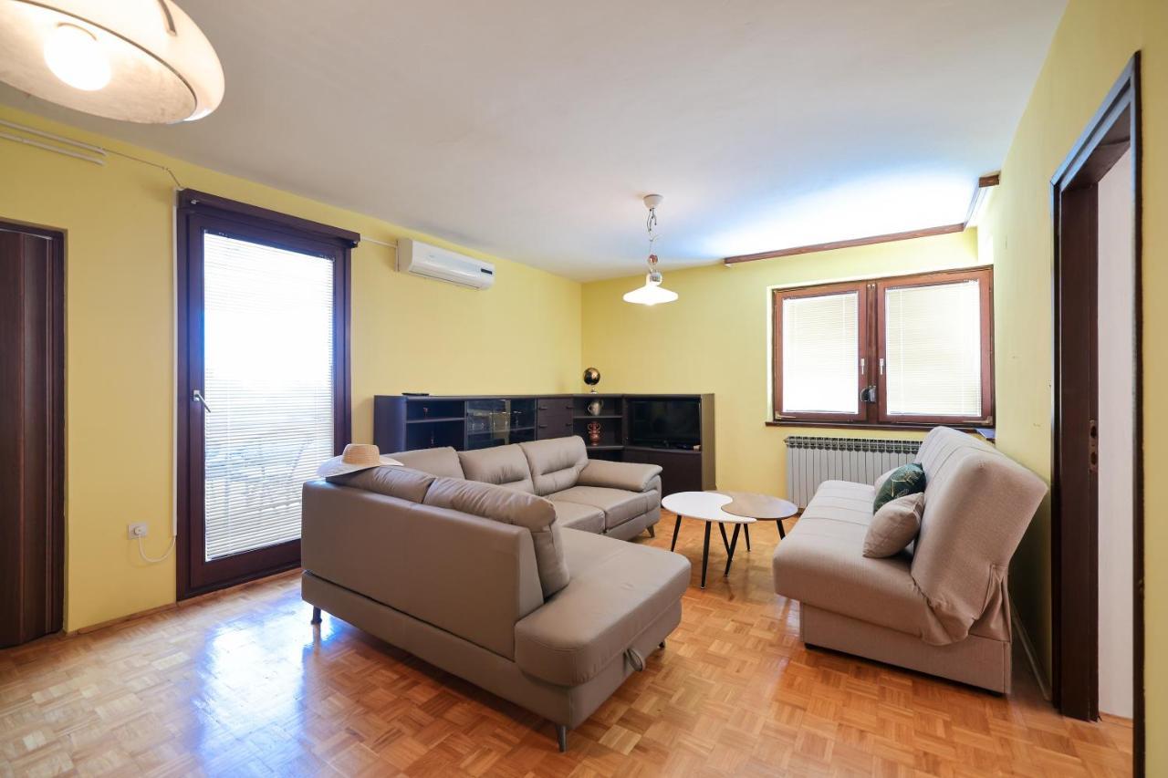 Three Bedroom Tesla Maraska Apartment