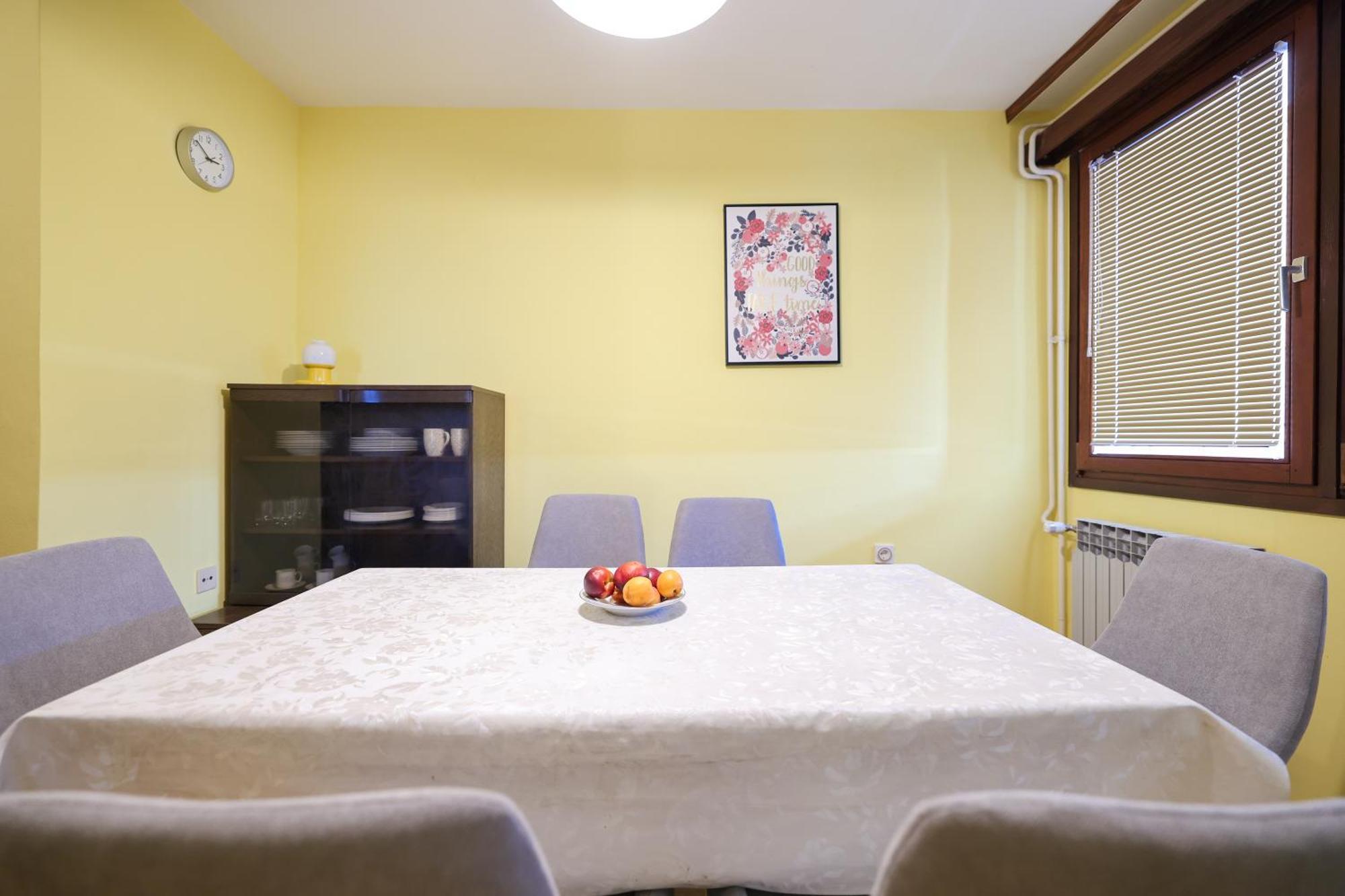 Three Bedroom Tesla Maraska Apartment Zadar