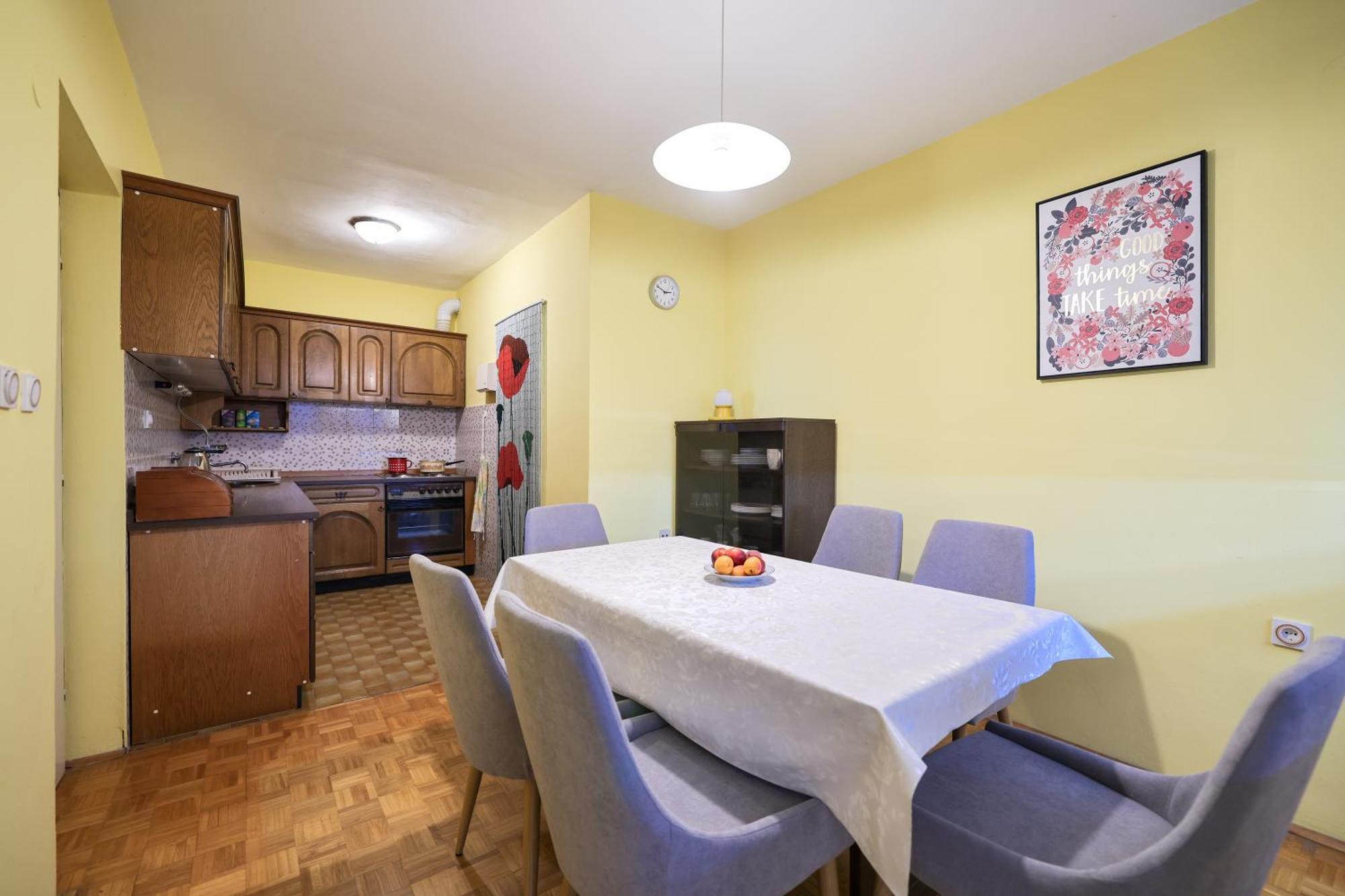 Three Bedroom Tesla Maraska Apartment *